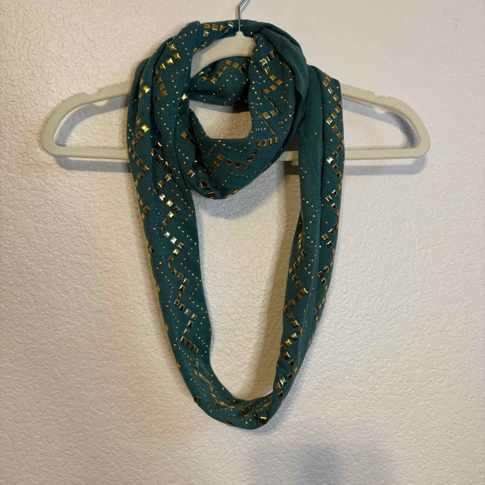 Copper Key Elegant Green and Gold Women's Scarf